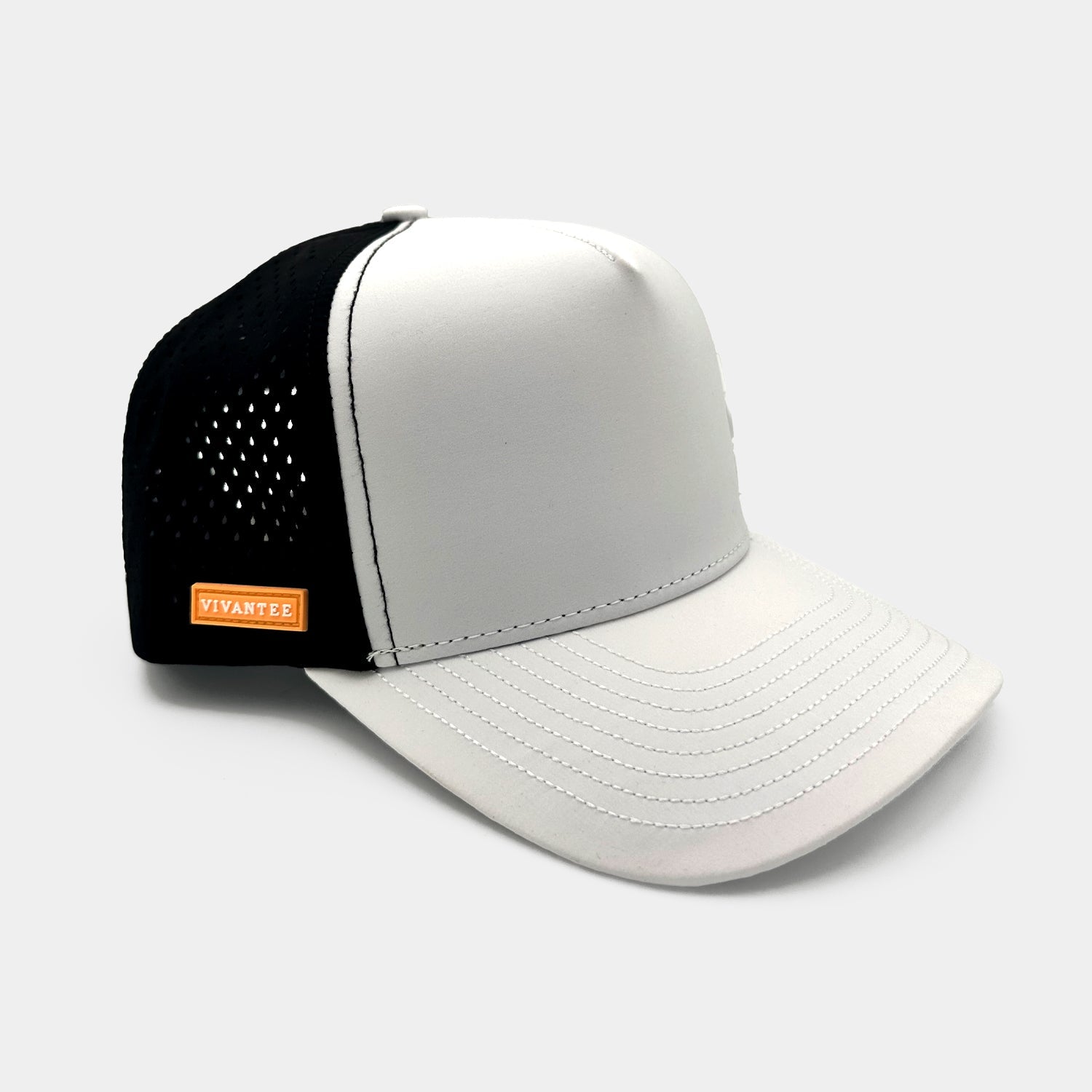 Sporty snapback hat combining a smooth white crown with a breathable black mesh back. The front panel showcases a raised logo, and the side has a small orange label reading “VIVANTEE.”