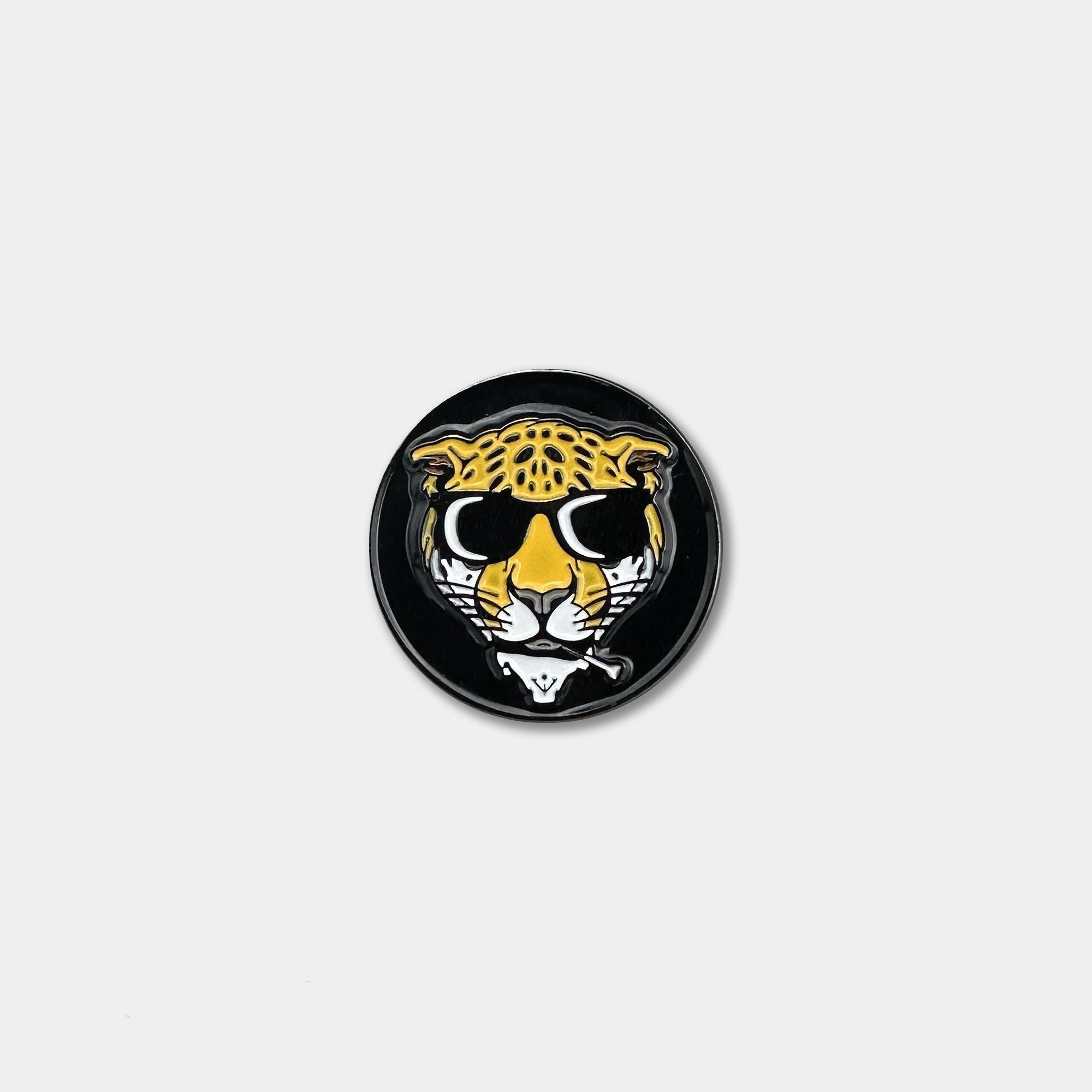 Image of a magnetic golf ball marker close up with a cheetah in sunglasses and a tee in it's mouth by VivanTee Golf.