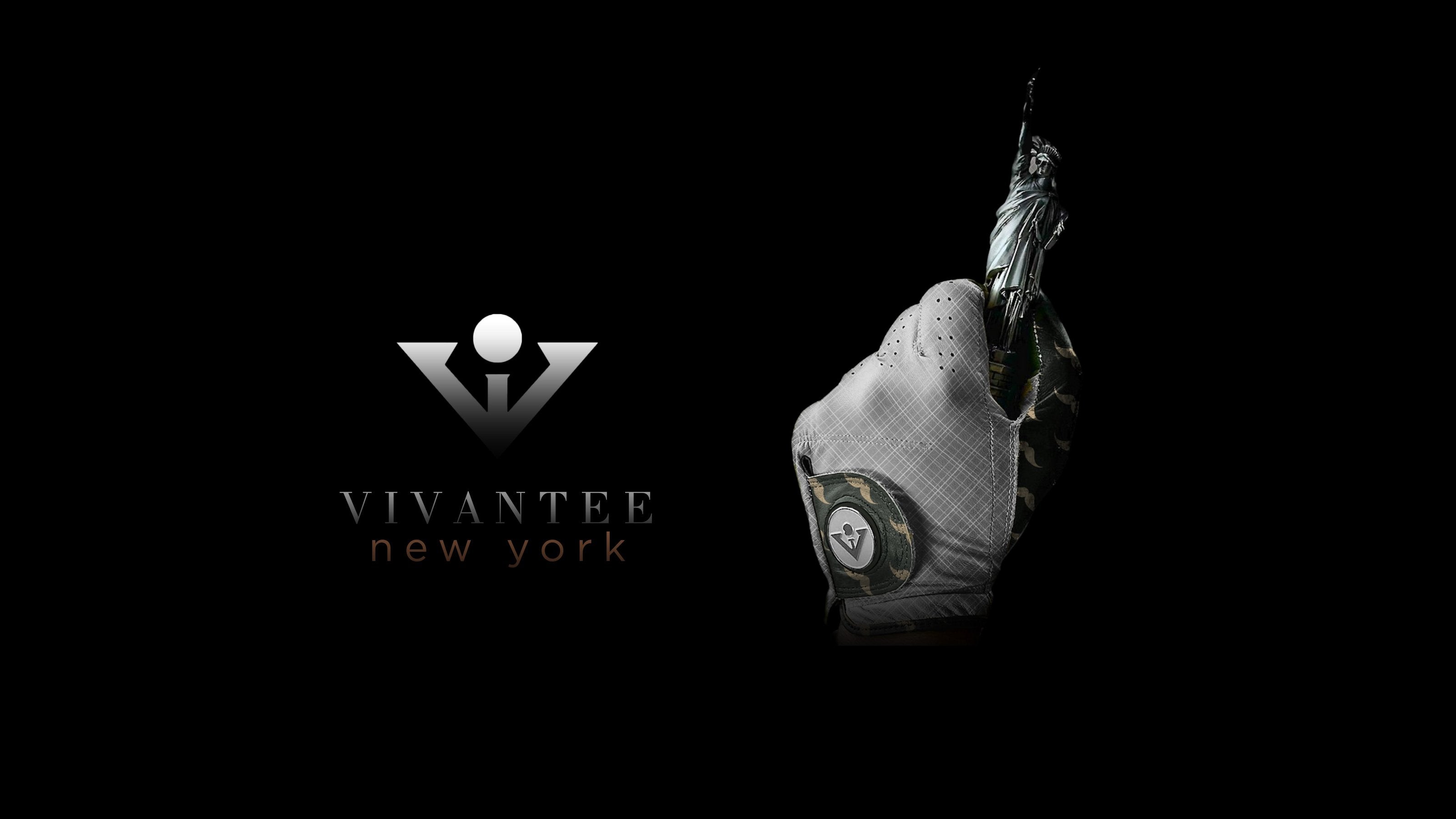 Premium VivanTee cabretta leather golf glove with ball marker, photographed with the Statue of Liberty to represent New York–inspired golf accessories.