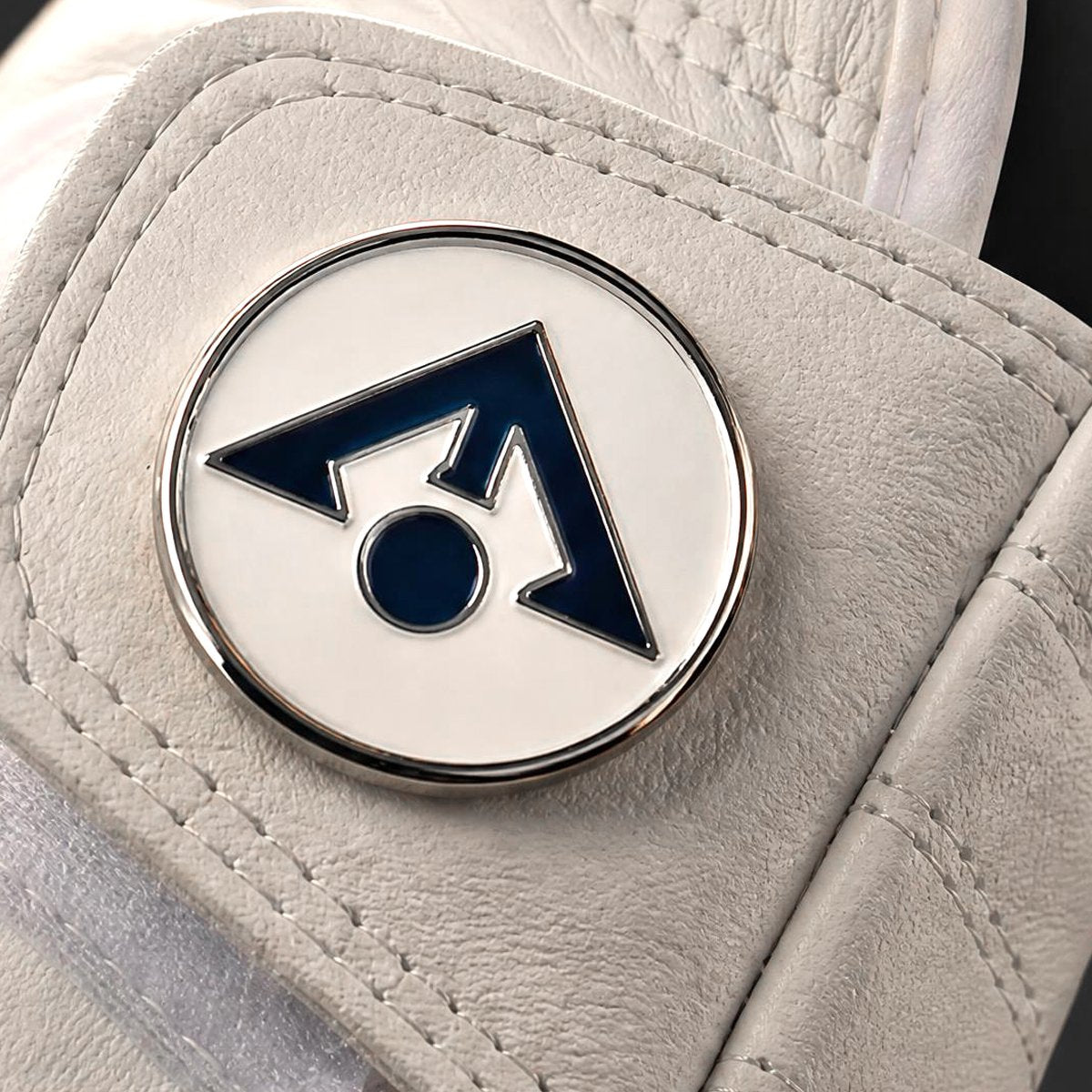 Close-up of a magnetic ball marker mounted a golf glove by VivanTee Golf.
